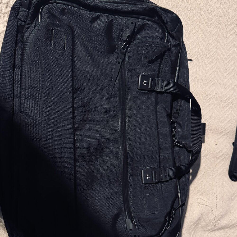 Black Ember Forge 40 With Shoulder Strap, Excellent Condition